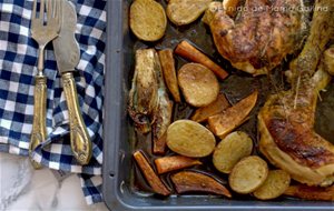 Pollo Asado Con Patatas, Boniatos Y Endivias.
