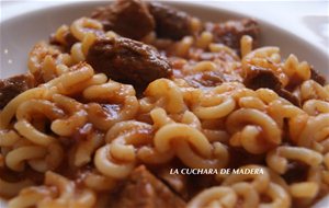 Fideuá De Carne Con Tomate Y Pimientos
