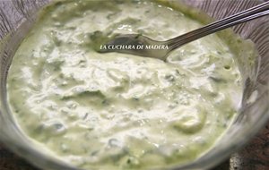 Salsa Agria De Yogur Con Albahaca
