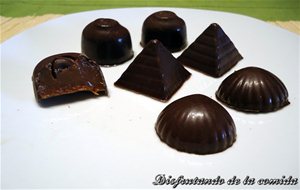 Bombones Rellenos De Ganache De Manzana Y Caramelo
