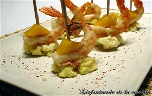 Brochetas De Langostino Confitado Con Mango Salteado Y Esponja De Aceite De Oliva
