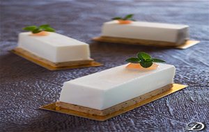 Mousse De Brie, Mermelada De Tomate Y Sablée De Orégano Y Amapola
