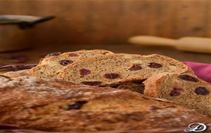 Pan Integral Con Arándanos, Piñones Y Germen De Trigo
