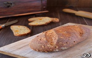 Pan Integral Con Albaricoque Y Granos De Trigo
