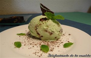 Helado De Menta Con Trozos De Brownie
