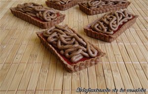Tartaletas De Fresa Y Albahaca Con Mousse De Chocolate 
