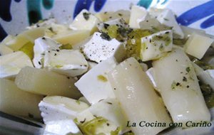 Ensalada De Espárragos Blancos Y Quesos Varios
