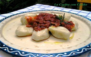 Ñoquis Con Boloñesa Agridulce
