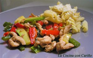 Salteado De Verduras Y Pollo Con Jengibre Y Salsa De Soja
