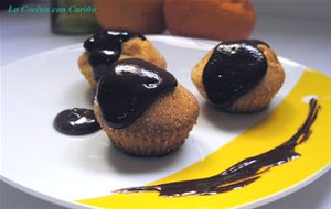 Minimagdalenas De Naranja Con Chocolate Caliente.
