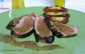 Cena Para Dos: Bastones De Berenjena Con Salsa De Estragón Y Solomillo Macerado En Miel Con Salsa Espirituosa A La Mostaza Antigua
