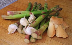 Receta De Sopa De Ajo Con Espárragos Verdes
