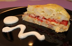 Tortilla Rellena De Tomate Y Atún
