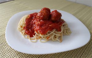 Espaguetis Con Albóndigas
