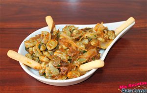 Habas Con Tomate Y Anchoas.
