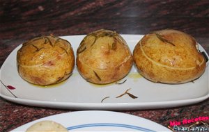 Patatas Rellenas Con Salchichas Y Bacon.
