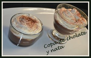 Copa De Chocolate Y Nata
