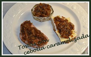 Tostas Con Cebolla Caramelizada
