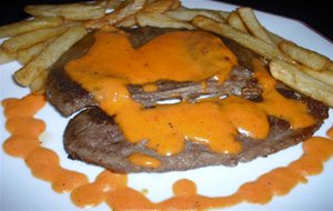 Filetes De Añojo Con Mousse De Pimientos
