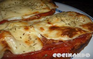 Tostas De Jamón, Huevos Y Queso
