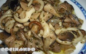 Salteado De Setas Y Calamares
