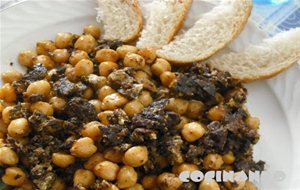 Revuelto De Garbanzos Y Morcilla
