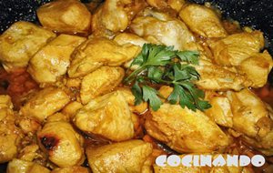 Pollo En Salsa De Azafrán Con Almendras

