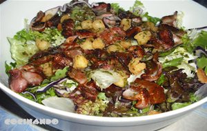 Ensalada Con Beicon Y Picatostes
