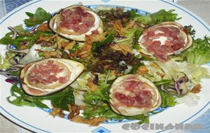 Ensalada Con Brevas Y Queso De Cabra
