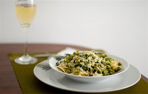 Pasta Con Guisantes Y Vino Blanco
