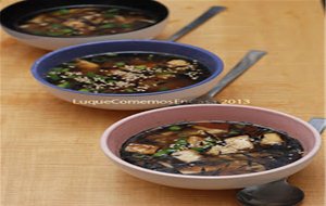 Sopa De Hongos Shimeji, Miso Y Algas
