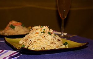 Vermicelli De Arroz Con Camarones Y Merey
