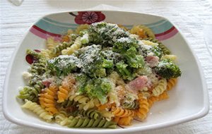 Pasta Con Brócoli Y Tocineta
