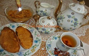 Puré De Membrillo Y Té De Tila 
