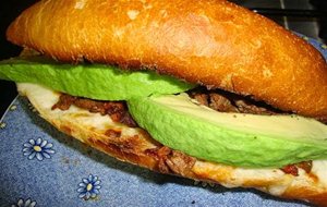 Torta De Choricarne Con Aguacate 
