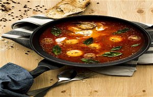 Huevos Con Tomate A La Sartén
