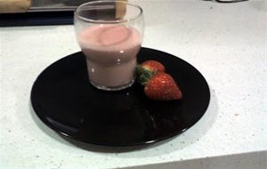 Petit Suisse De Fresa Caseros Con Fresas Y Sin Gelatinas
