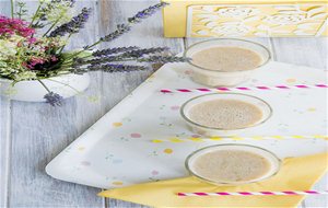 Batido De Plátano Con Leche De Almendras
