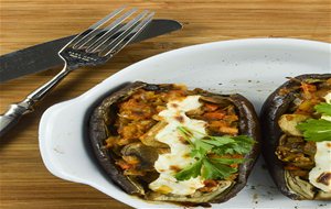 Berenjenas Rellenas De Verduras Con Queso A Las Finas Hierbas
