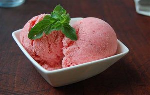 Helado De Fresa Con Hierbabuena
