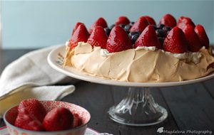 Pavlova Con Frutas Rojas Auténtica
