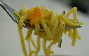 Espaghettis O Fettuccini Al Cilantro Y Curry
