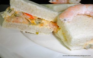 Mini Sandwich De Salmón Y Langostinos

