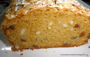 Plum Cake Con Almendras, Pasas Y Piñones
