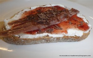 Pincho De Anchoas Con Queso, Mermelada Y Chocolate
