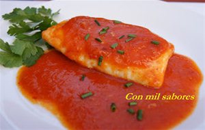 Lomos De Merluza Con Salsa De Pimientos Rojos
