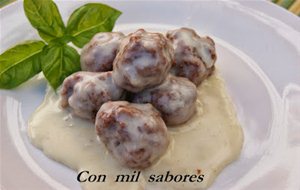 Albóndigas De Pollo Con Queso Azul
