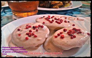 Patatas Asadas En El Microondas Con Crema De Queso Azul Y Pimienta Rosa
