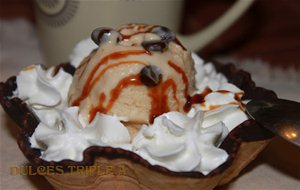 Helado De Turrón Con Pepitas De Chocolate
