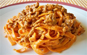 Tagliatelle De Tomate A La Boloñesa